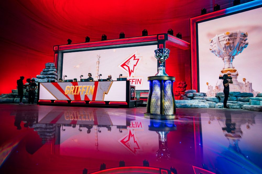 邓紫棋演唱《英雄联盟》S15全球总决赛主题曲重返中国